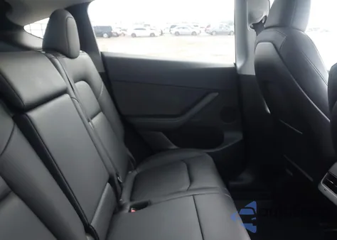 2024 Tesla Model Y Long Range Dual Motor All-Wheel Drive/Rwd z USA, uszkodzony, nr VIN 7SAYGDED4RF042898